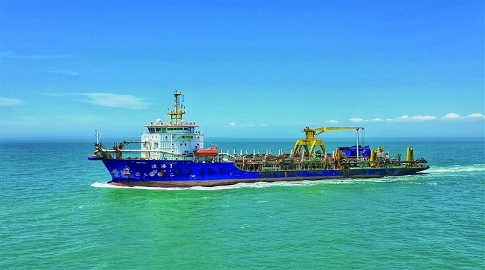 連云港港30萬噸級航道改擴建工程SG4標段開工 2.jpg